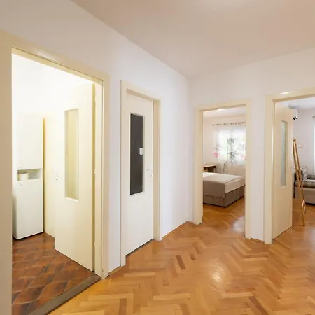 Apartment To & Old Town