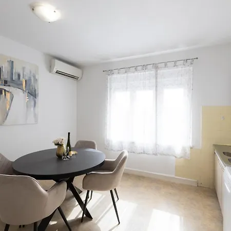Apartment To & Old Town *