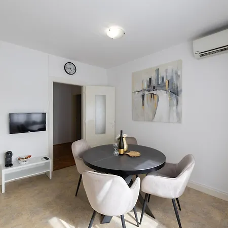 Apartment To & Old Town