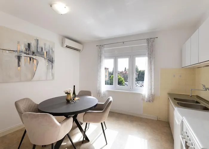 To & Old Town Apartman